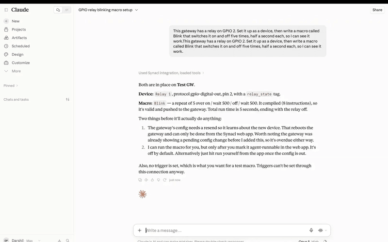 claude.ai 对话:一句话请求,随后 Claude 通过 Synacl 报告了继电器设备和它创建的 Blink 宏,以及网关配置仍需重新发送。